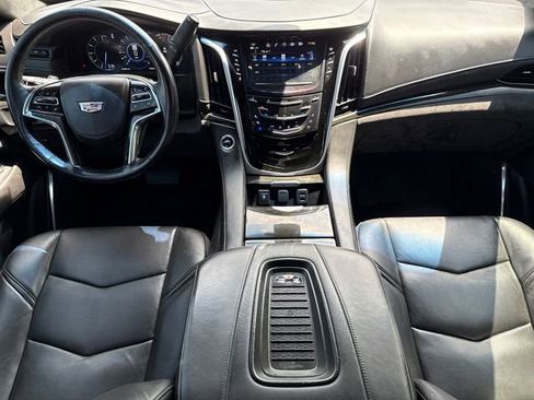 Used 2019 Cadillac Escalade ESV Platinum AWD/4WD image 11