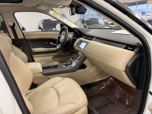 Used 2019 Land Rover Range Rover Evoque SE image 20