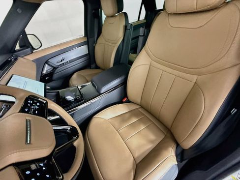 Used 2025 Land Rover Range Rover Sport Dynamic SE AWD/4WD image 5