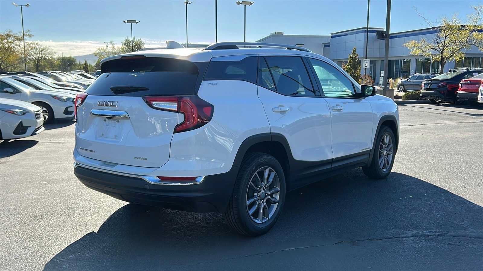 Used 2023 GMC Terrain SLT AWD/4WD image 5