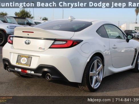 Used 2024 Toyota GR86 Premium image 5