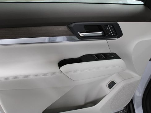 New 2026 GMC Terrain Denali w/ LPO, Black Badging Package image 32