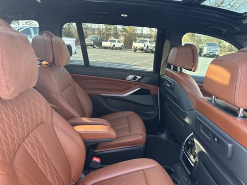 Used 2022 BMW ALPINA XB7 image 33