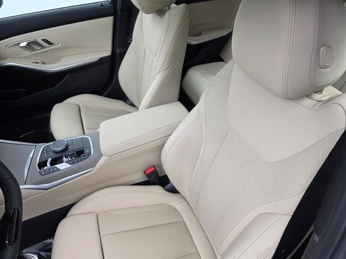 Used 2025 BMW 330i Sedan w/ Convenience Package image 11
