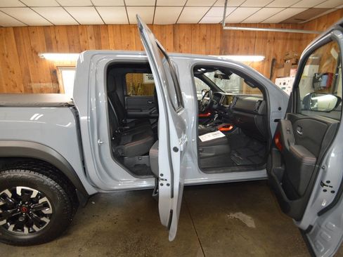 Used 2024 Nissan Frontier PRO-4X w/ Pro Convenience Package image 6