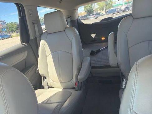 Used 2017 Chevrolet Traverse LT AWD/4WD image 12