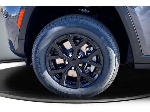 New 2026 Jeep Grand Cherokee L 4WD image 13