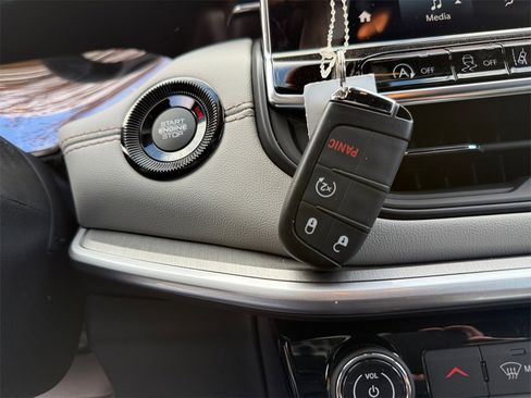 New 2025 Jeep Compass Limited image 29