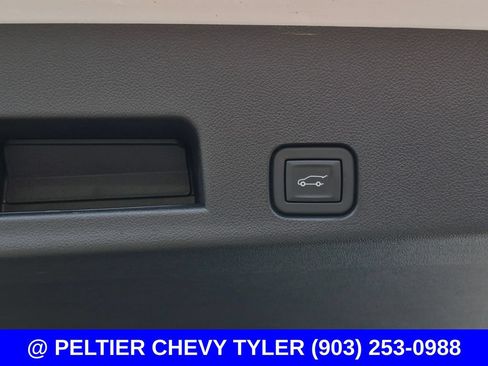 Used 2025 Chevrolet Traverse High Country FWD image 9