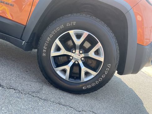 Certified 2016 Jeep Cherokee Trailhawk AWD/4WD image 11