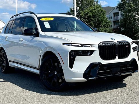 Used 2025 BMW X7 M60i image 2