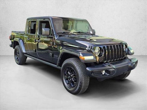 Used 2023 Jeep Gladiator Sport AWD/4WD image 3
