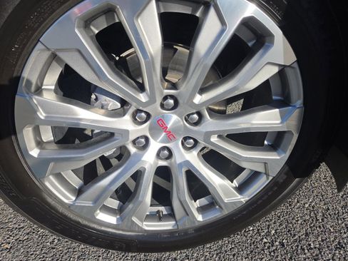 Used 2022 GMC Yukon XL Denali image 15