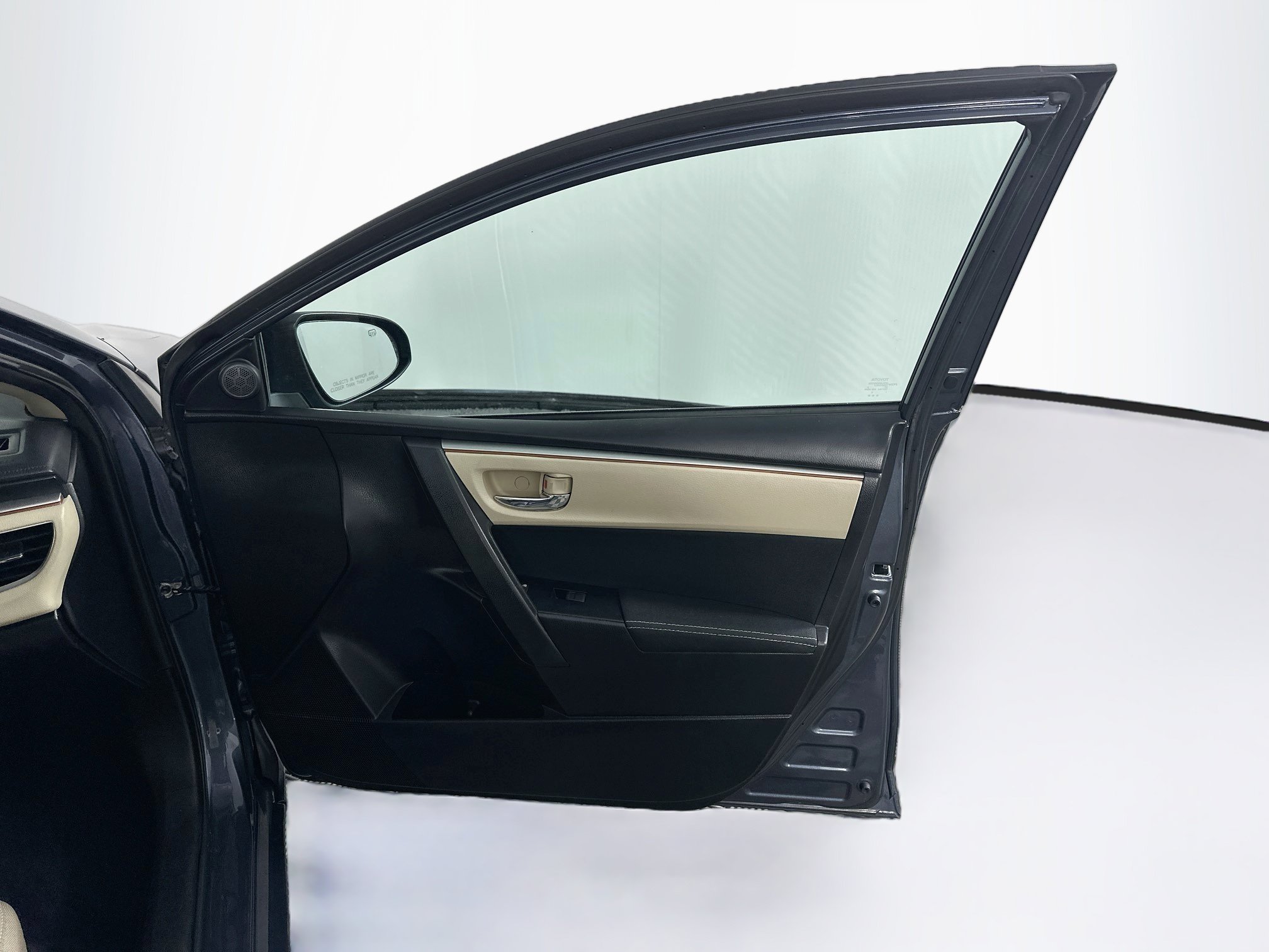 Used 2014 Toyota Corolla LE FWD image 30