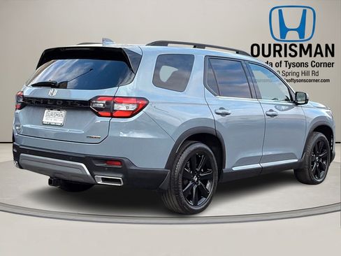 Used 2024 Honda Pilot Touring image 3