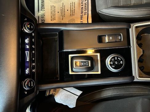 Used 2023 Mitsubishi Outlander SE image 31