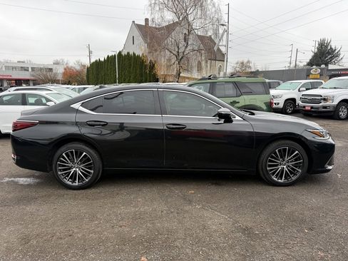 Used 2023 Lexus ES 250 w/ Premium Package image 11
