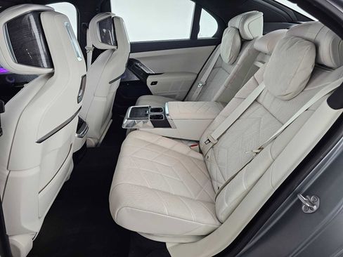 Used 2023 BMW 760i xDrive AWD/4WD image 17