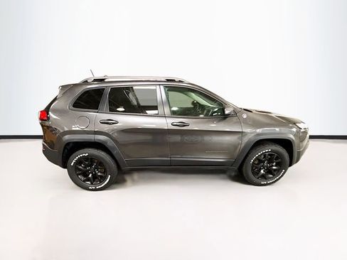 Used 2017 Jeep Cherokee Trailhawk w/ Cold Weather Group image 5