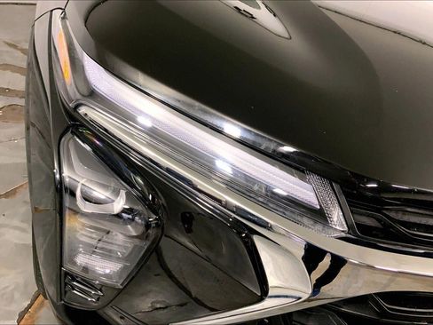 Used 2025 Chevrolet Trax LT w/ LT Convenience Package image 26