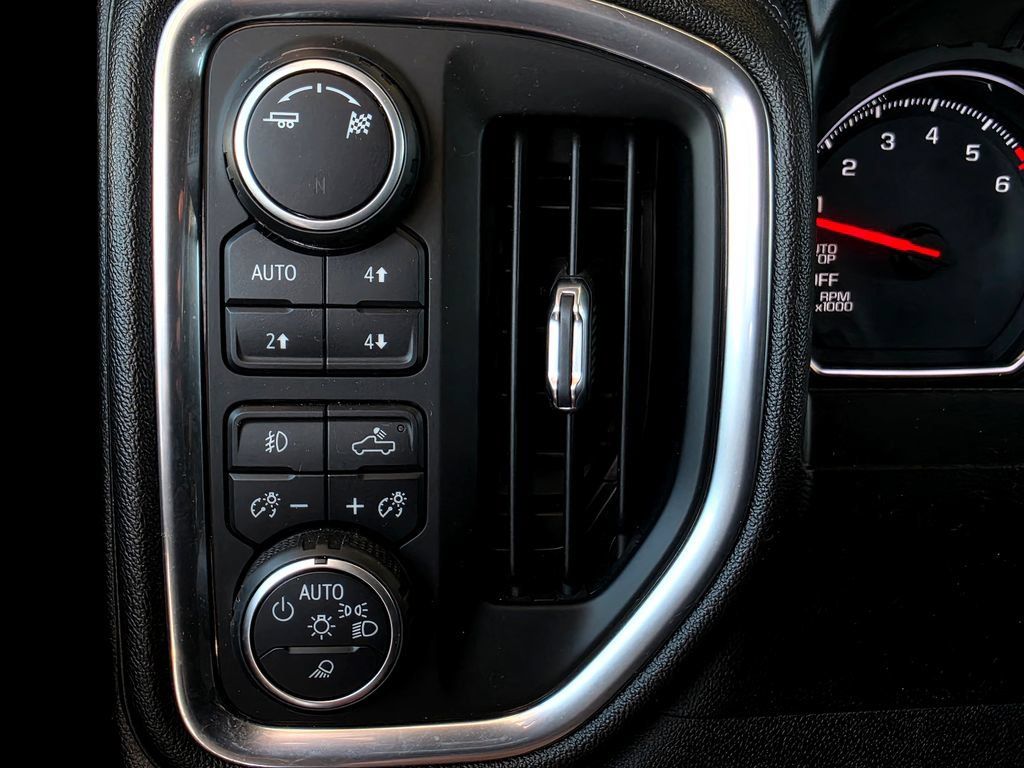 Used 2019 Chevrolet Silverado 1500 LTZ AWD/4WD image 25