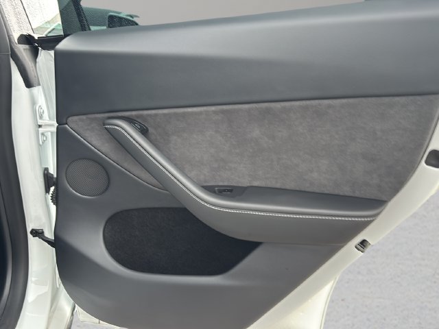 Used 2025 Tesla Model Y Long Range AWD/4WD image 13