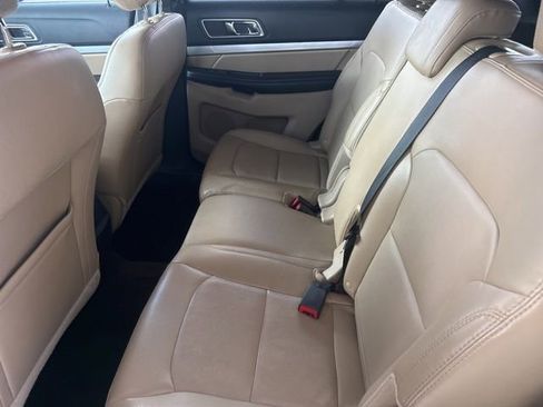 Used 2017 Ford Explorer XLT w/ Equipment Group 202A image 10
