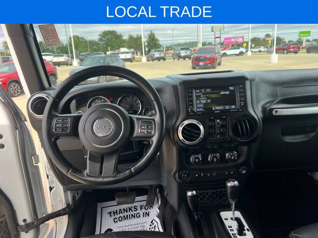 Used 2017 Jeep Wrangler Unlimited Sahara w/ Connectivity Group AWD/4WD image 18