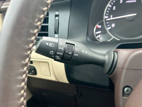 Used 2016 Lexus ES 350 w/ Accessory Package FWD image 27