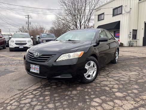 Used 2009 Toyota Camry LE image 1