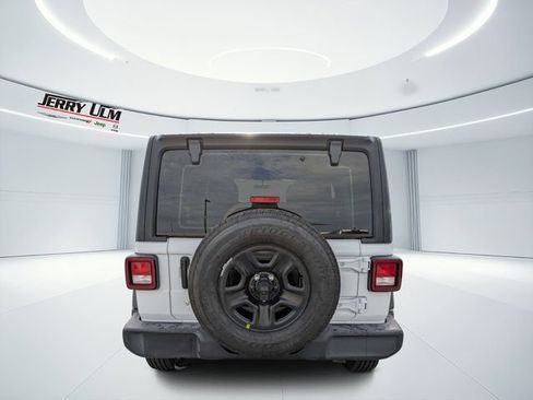 Used 2024 Jeep Wrangler Unlimited Sport AWD/4WD image 4