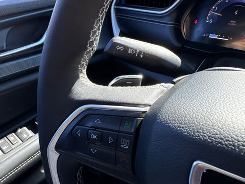 Used 2023 Jeep Grand Cherokee L Laredo image 20