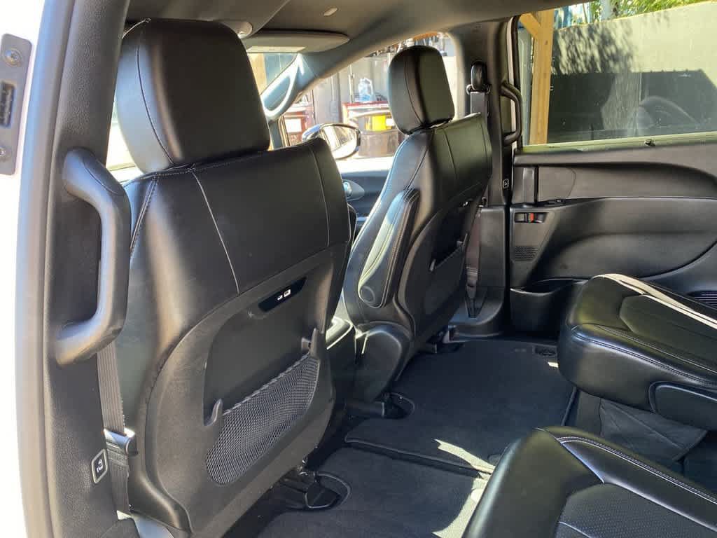 Used 2025 Chrysler Pacifica Select FWD image 14