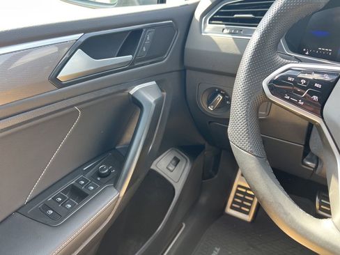 Used 2024 Volkswagen Tiguan SE R-Line image 19