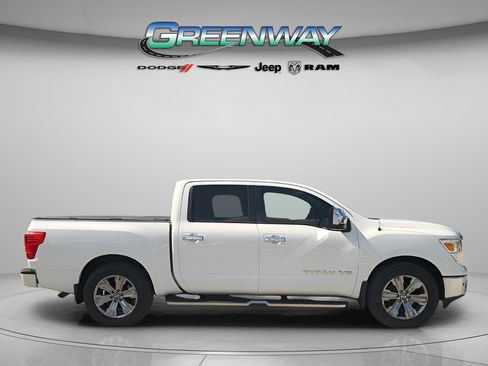 Used 2019 Nissan Titan SL w/ Chrome Package RWD image 4