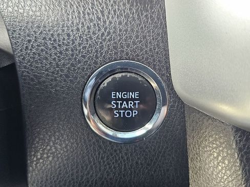 Used 2018 Toyota Highlander XLE image 32