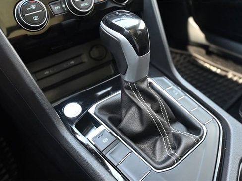 Certified 2024 Volkswagen Taos SE image 20