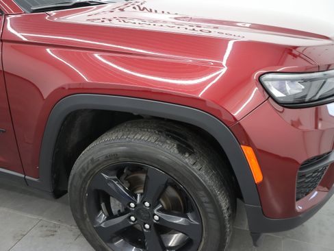 Used 2023 Jeep Grand Cherokee Altitude AWD/4WD image 24