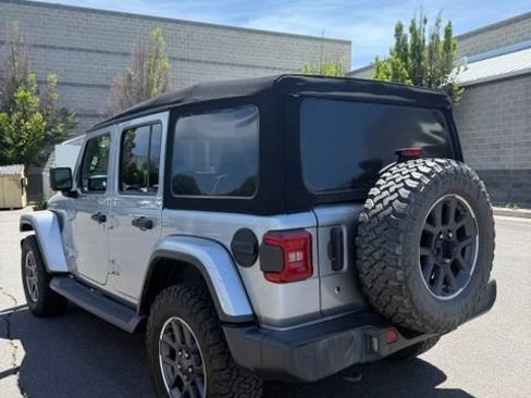 Used 2018 Jeep Wrangler Unlimited Sahara AWD/4WD image 8