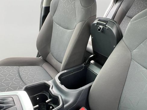 Used 2025 Toyota RAV4 XLE AWD/4WD image 21