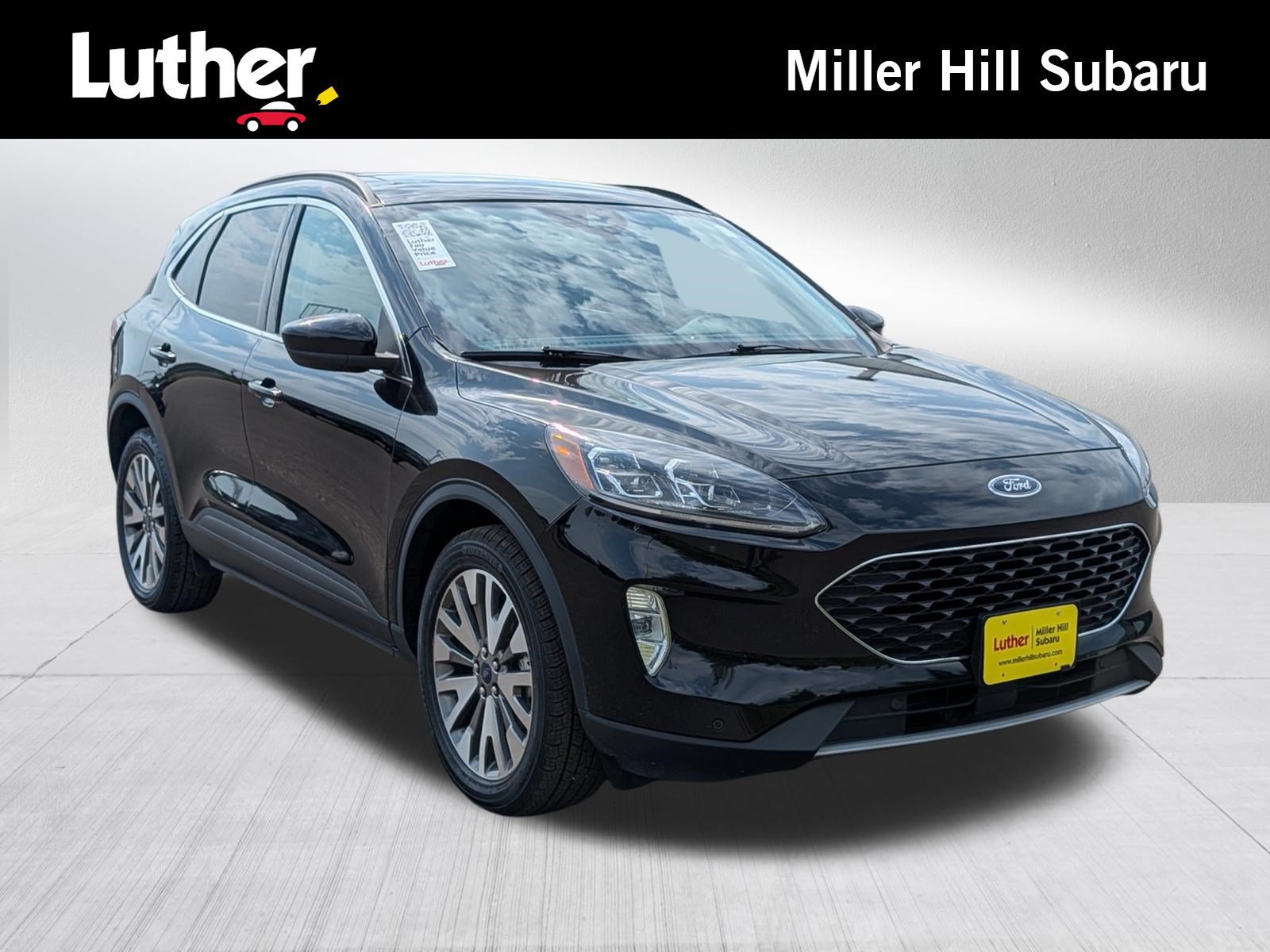 Used 2022 Ford Escape Titanium w/ Class II Trailer Tow Package AWD/4WD image 1