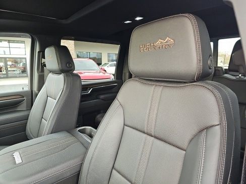 Used 2024 Chevrolet Silverado 3500 High Country image 35