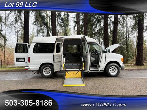Used 2005 Ford E-150 and Econoline 150 Wagon image 25