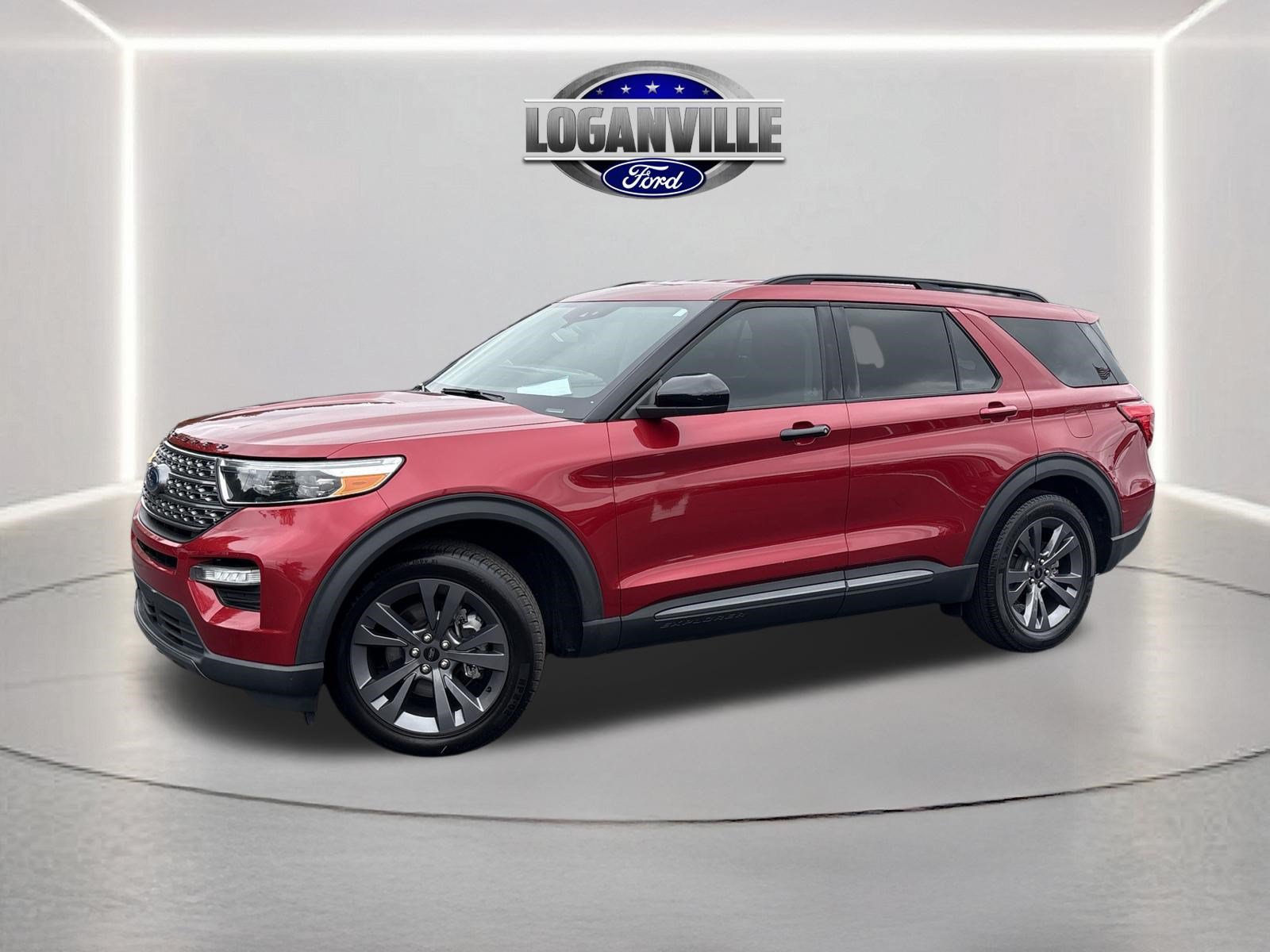 Certified 2024 Ford Explorer XLT w/ Equipment Group 202A RWD image 1