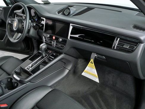 New 2026 Porsche Macan image 24