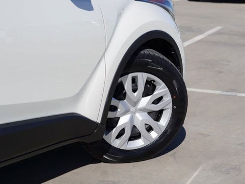 Used 2019 Toyota C-HR LE image 8