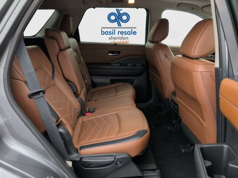 Used 2024 Nissan Pathfinder Platinum w/ Cargo Package image 21