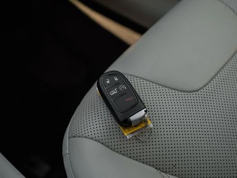 Used 2021 Jeep Cherokee Latitude Lux w/ Sun & Sound Group image 57