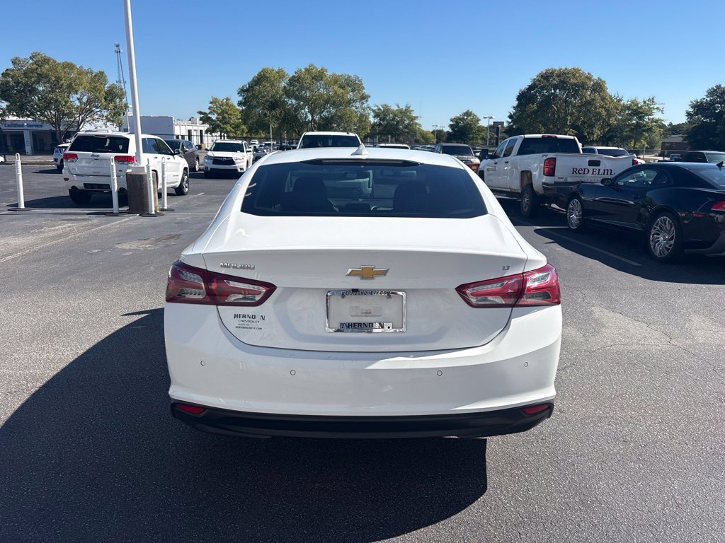 Used 2022 Chevrolet Malibu LT FWD image 4