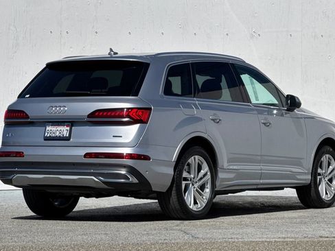 Used 2022 Audi Q7 3.0T Premium Plus w/ Premium Plus Package AWD/4WD image 3